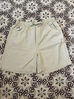 Women’s Light Beige Seersucker Drawstring Shorts